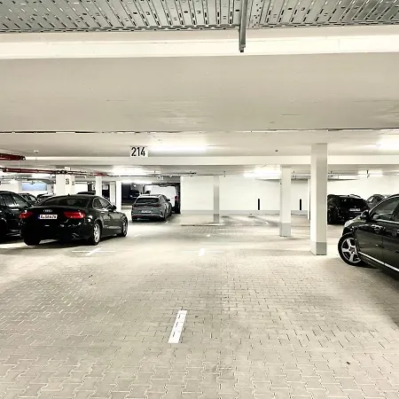 Uniqe- 6 Pers - Design - Fair - Sky-tv - Parking Apartment